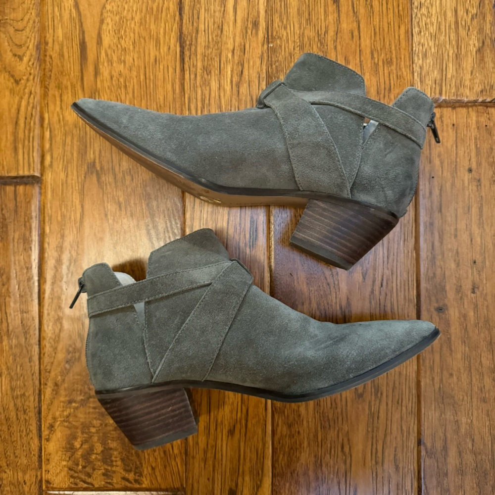 Sole society | faux suede pointed ankle boots | Sz 8